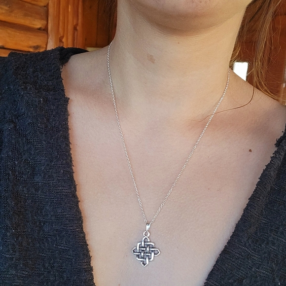 New Silver Celtic Knot Necklace - Picture 15 of 16